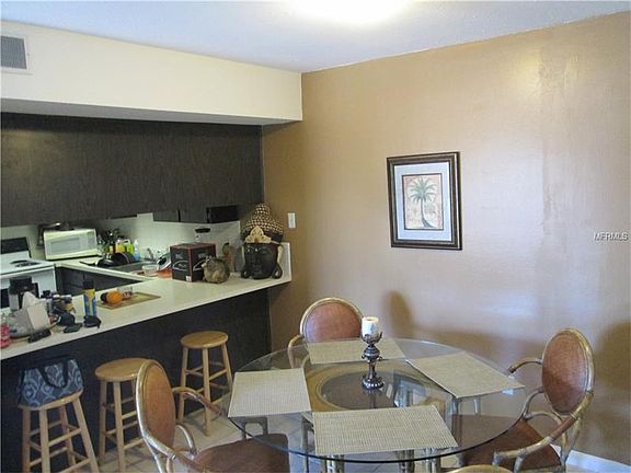 5th image of 611 Poinsettia Ave APT 204