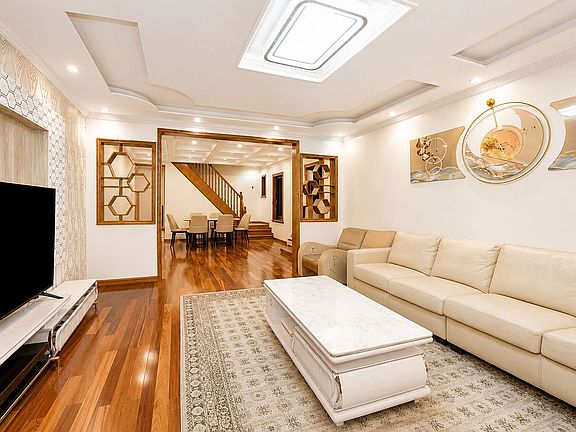 5th image of 2027 E 35th St