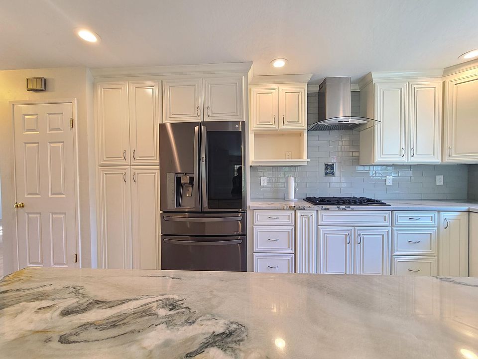1st image of 1442 Courtyard Dr