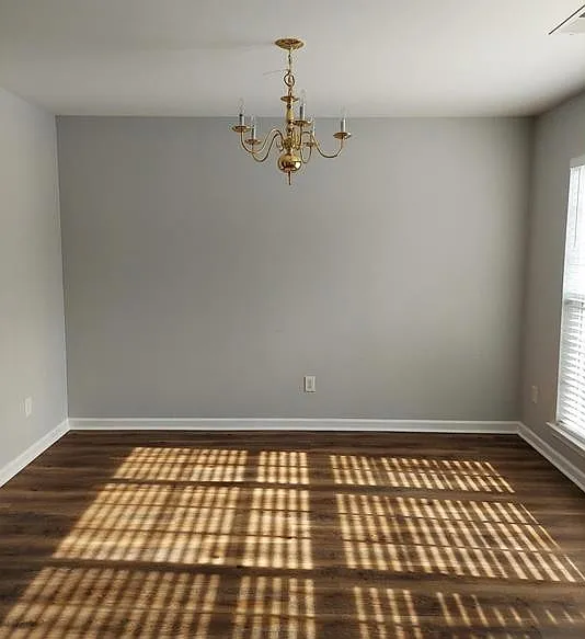 Upgraded 4 Bedroom Home in University City — Photo 4