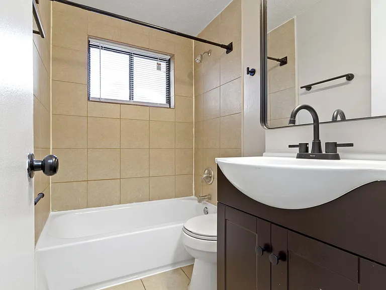 The Vistas Apartment Homes — Photo 42