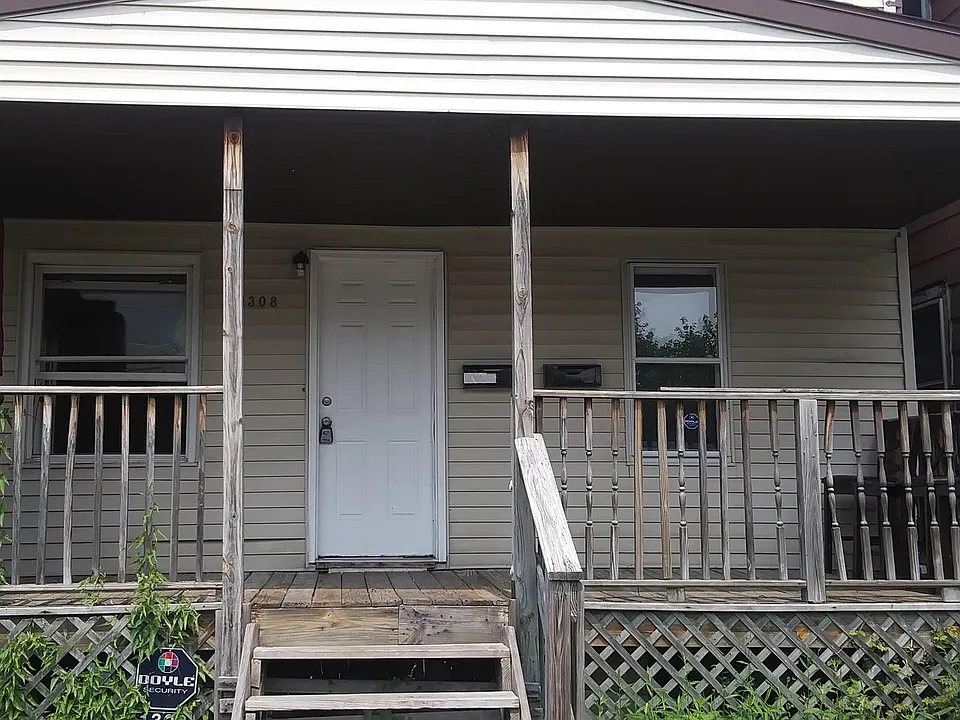 1308 E 8th St #1