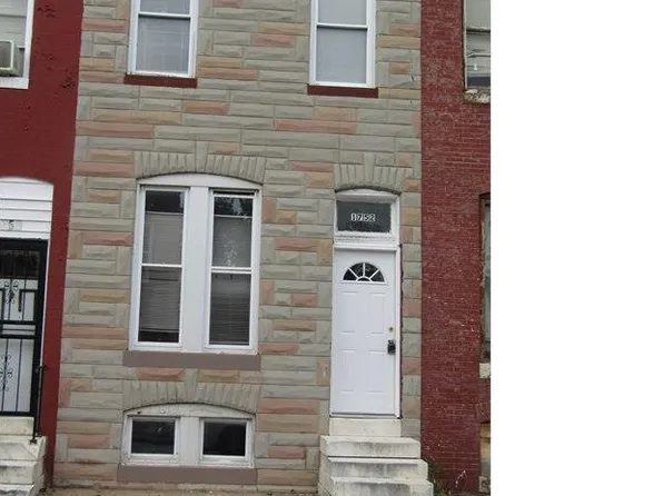 1752 Carswell St, Baltimore, MD 21218