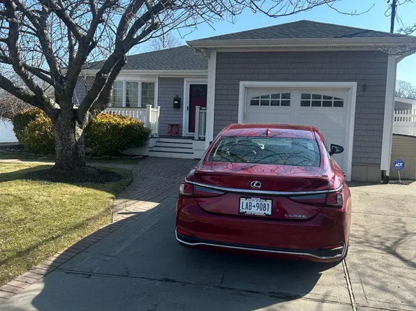 49 Broadway Ave, Sayville, NY 11782