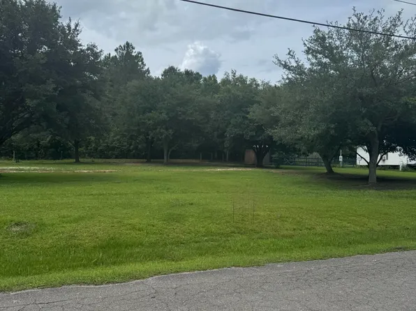 18571 Riverline Dr W, Saucier, MS 39574