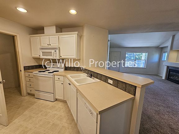 2nd image of 1888 Kennedy Pl #8D