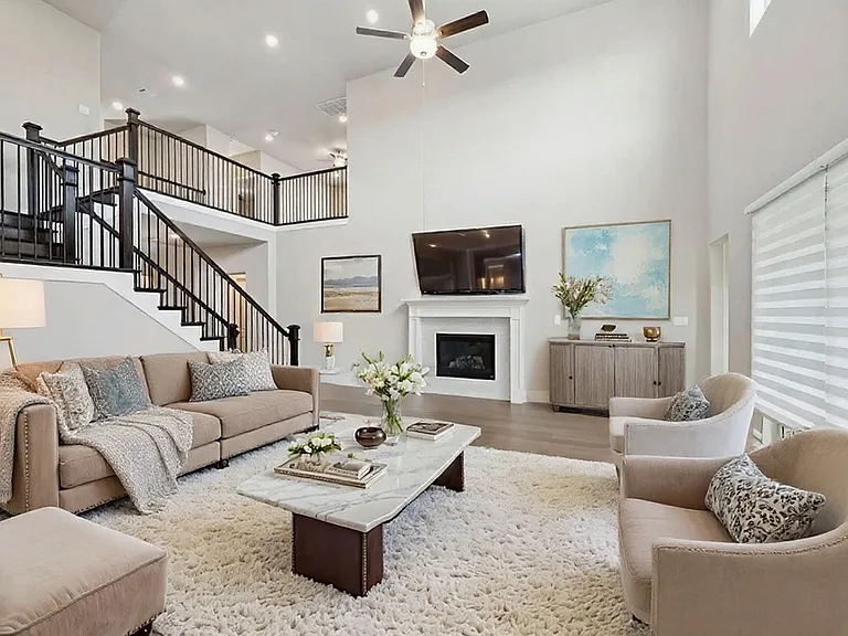 2521 Hampstead Ln — Photo 3
