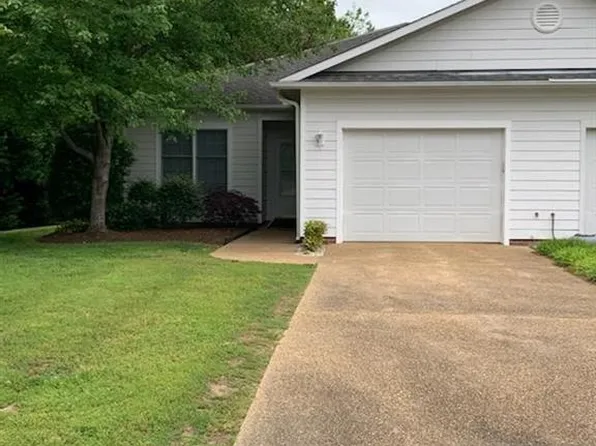 16 River Ct, Kilmarnock, VA 22482
