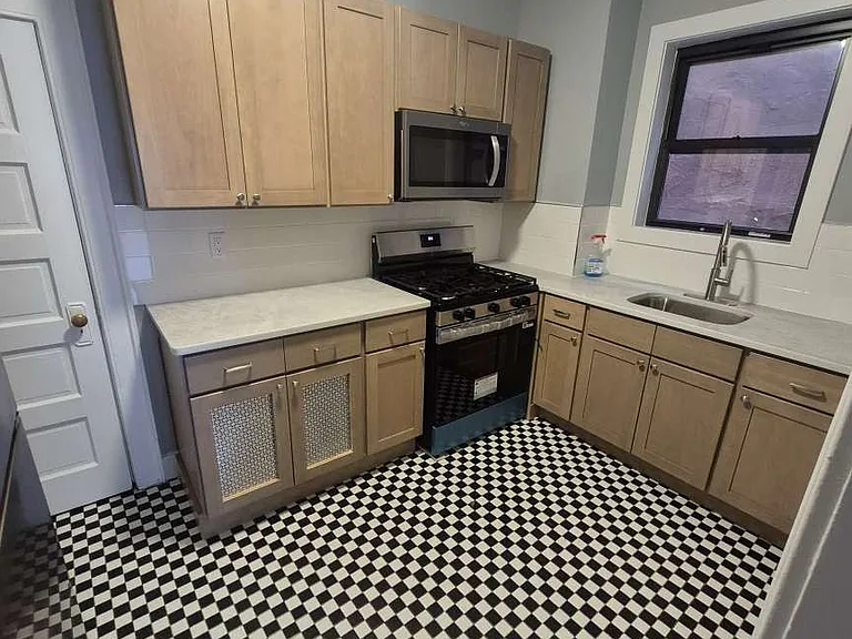 67 W Main St #2E — Photo 2