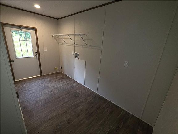 5th image of 27302 Lakeview Ln