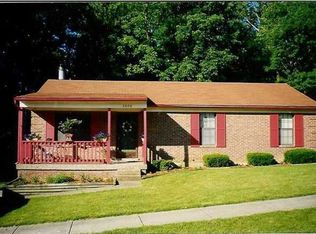 5608 Wooded Lake Dr, Louisville, KY 40299
