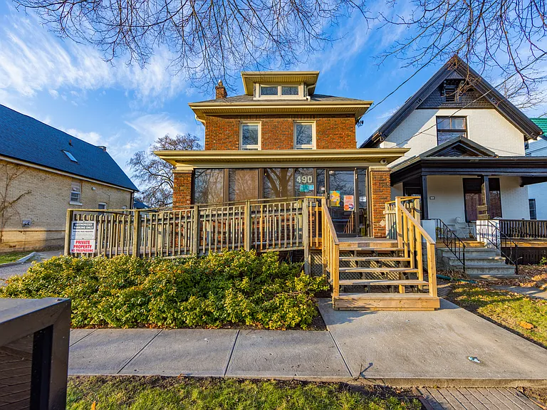 490 Oxford St E — Photo 6
