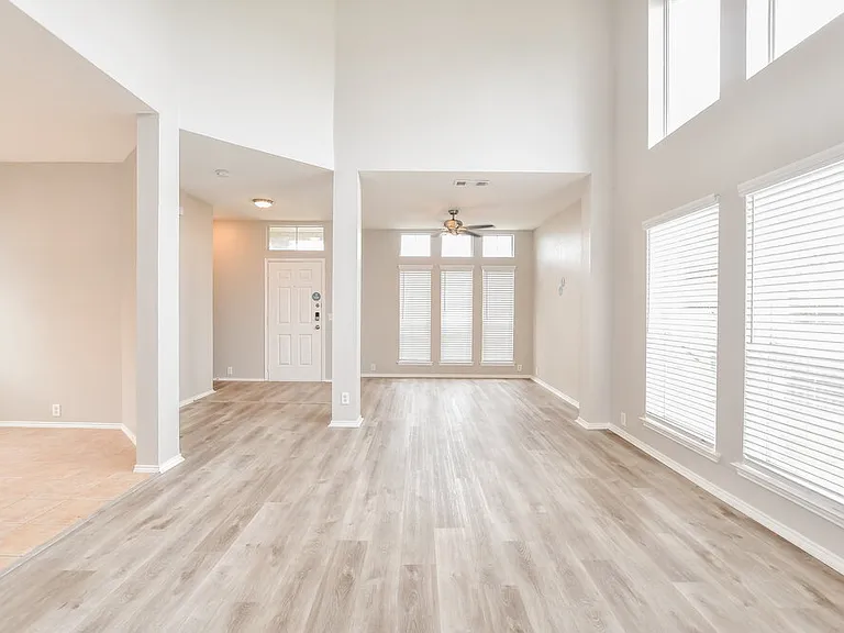 309 Cobblestone Dr — Photo 7