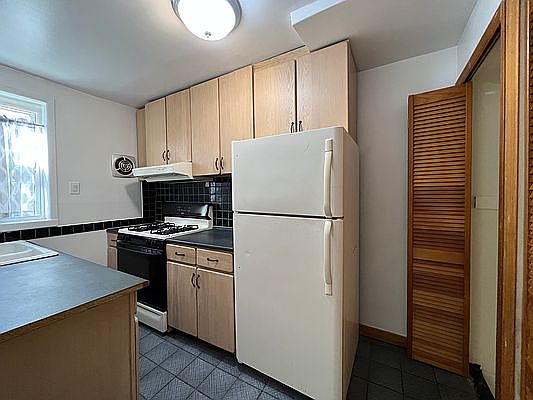 4th image of 3978 46th St
