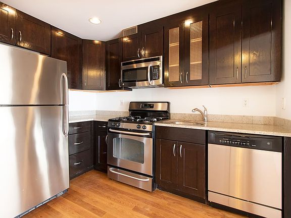 5th image of 2547 23rd St APT 4R