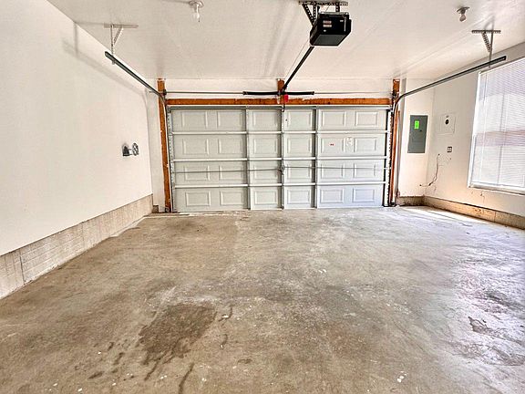 2nd image of 2062 Clipper Park Rd