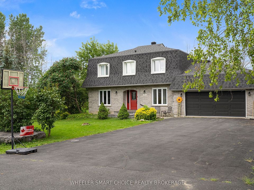 1st image of 7 Loyalist Cres