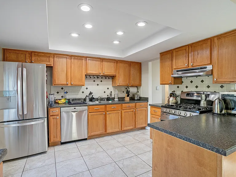 7500 Teller St — Photo 17
