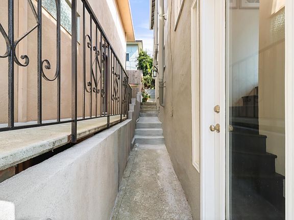4th image of 127 Santa Clara St