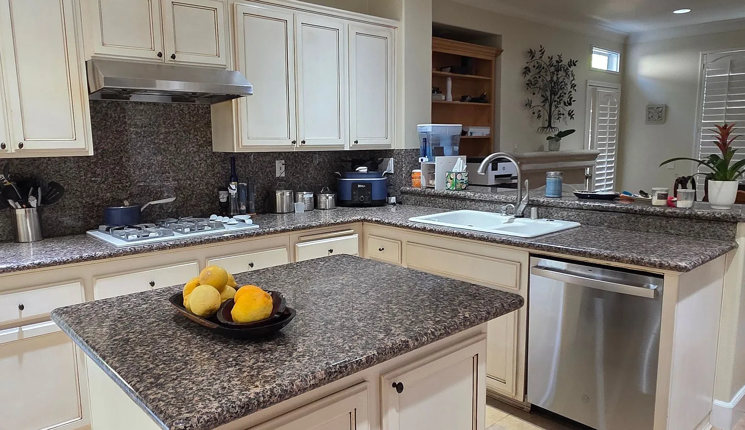 Thousand Oaks Meadow Wood Home. Wood Flooring (No Carpet). Near Lang Ranch Elementary — Photo 2