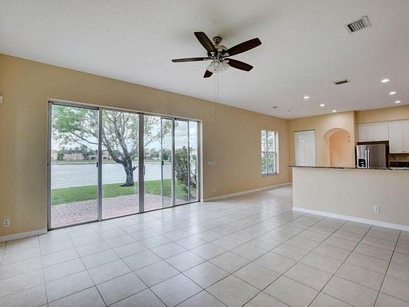 3rd image of 1388 Beacon Cir