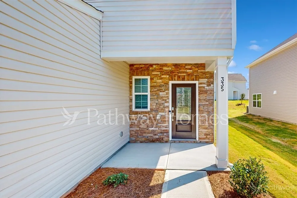 3 bed, 2.5 bath, 1735 sqft, $2,345 — Photo 2