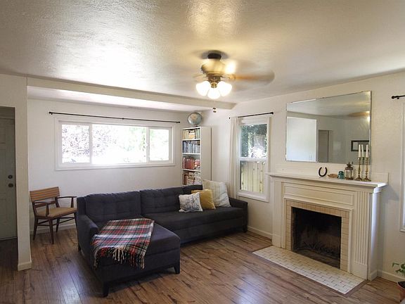 3rd image of 1104 E Saginaw Way