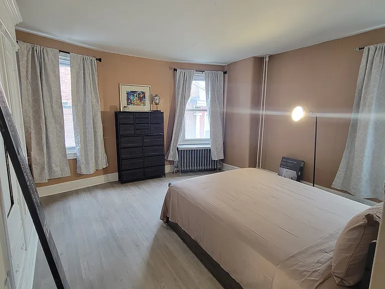 105 W Logan St — Photo 5