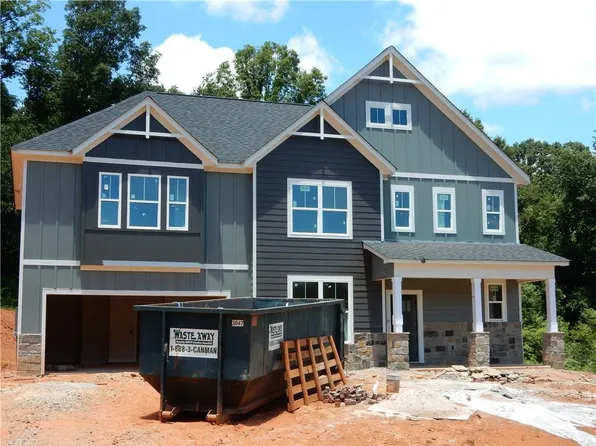 201 Sterling Meadows Dr, Demorest, GA 30535