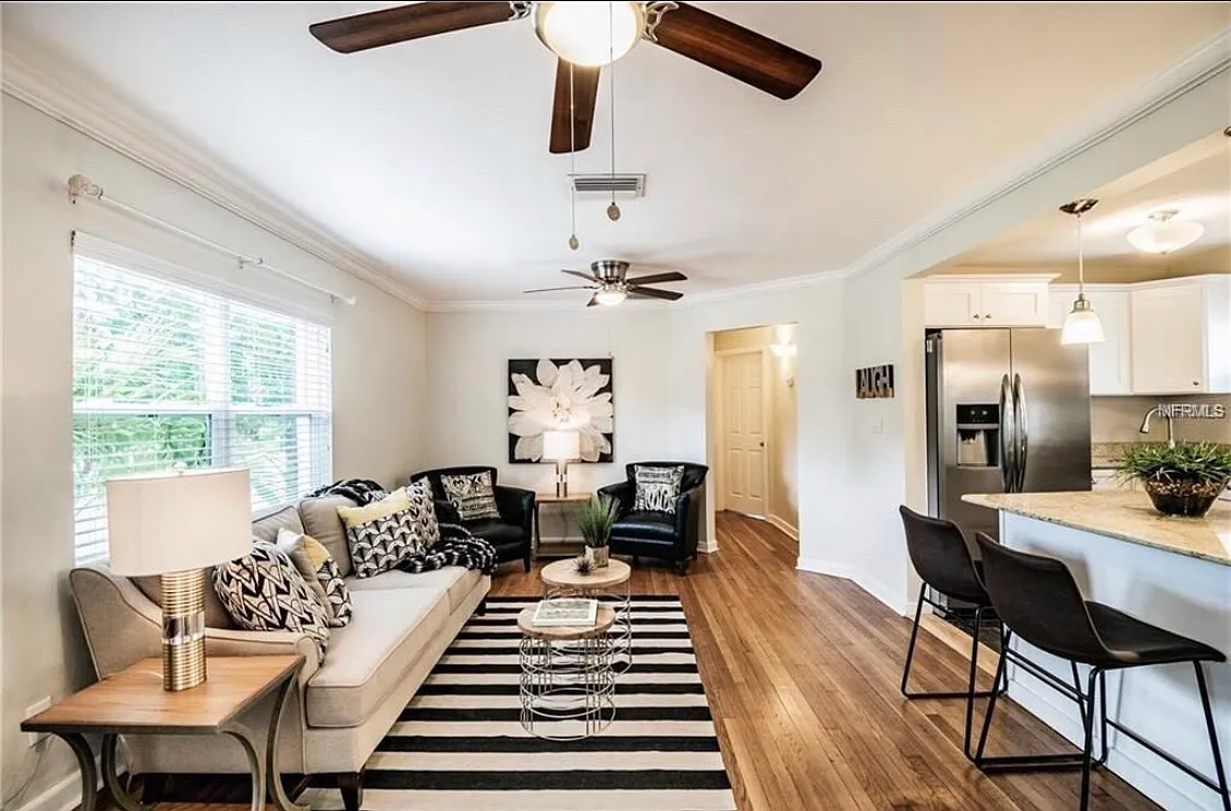 2 bed, 1008 sqft, $2,400 — Photo 3