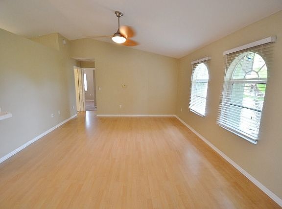 4th image of 23533 Nelson Ave