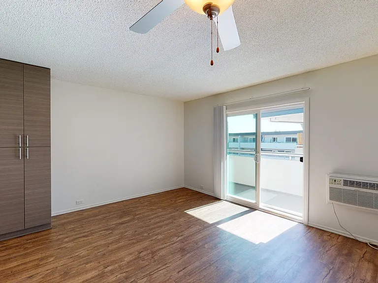 Eight 80 Newport Beach — Photo 90