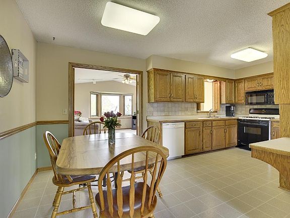 5th image of 12605 Buchanan St NE