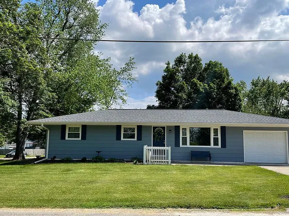 208 E Park Ave, Deer Creek, IL 61733