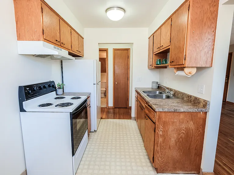 Randolph Apartments — Photo 44