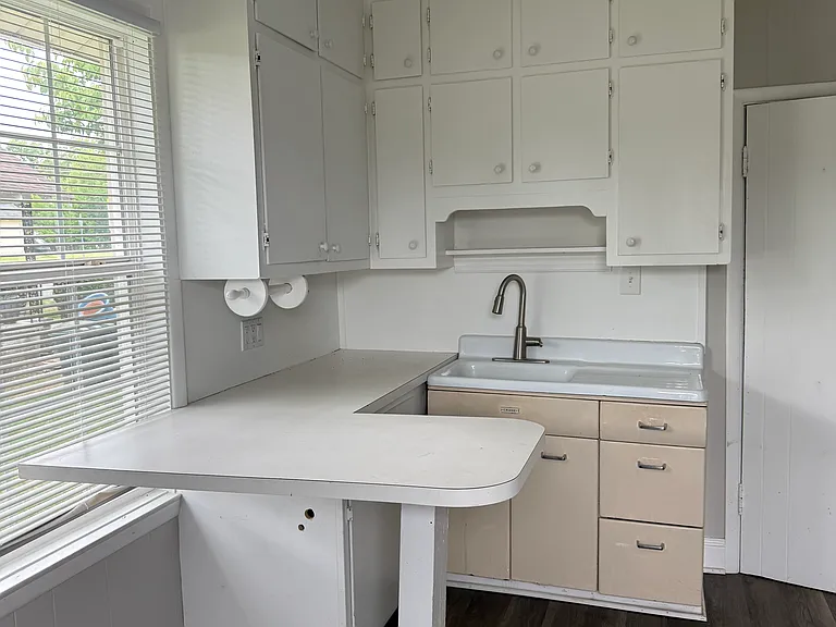 2502 Spruce St — Photo 5