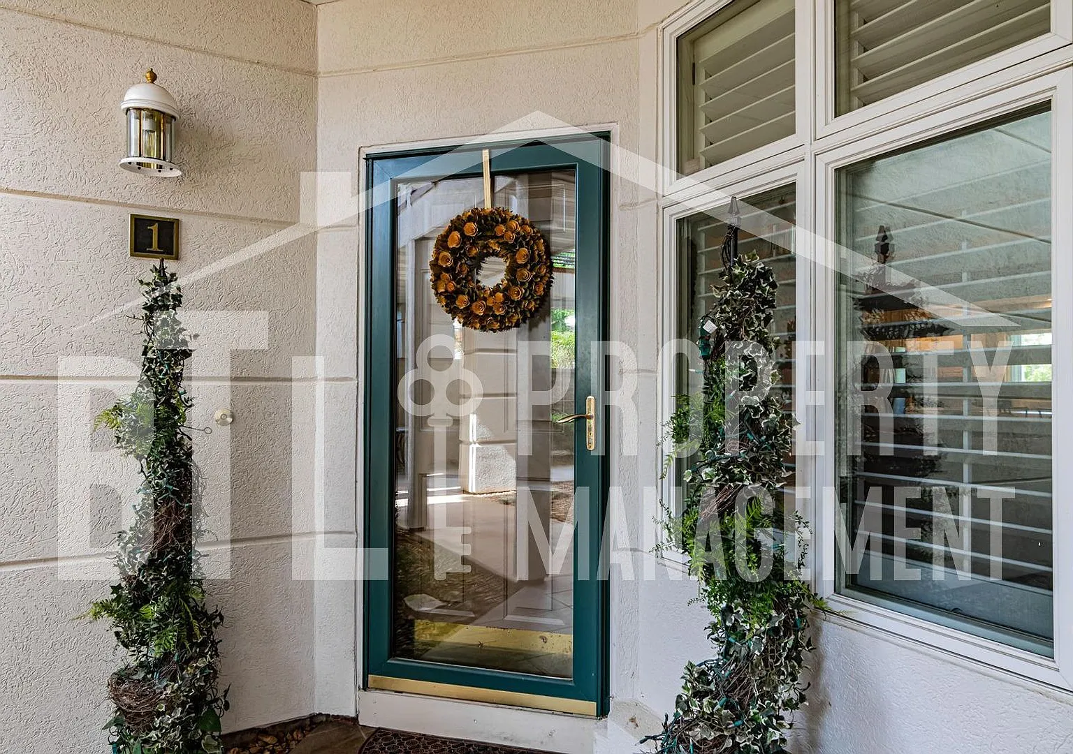 Beautiful Two Bedroom Condo in Palace View Place — Photo 4