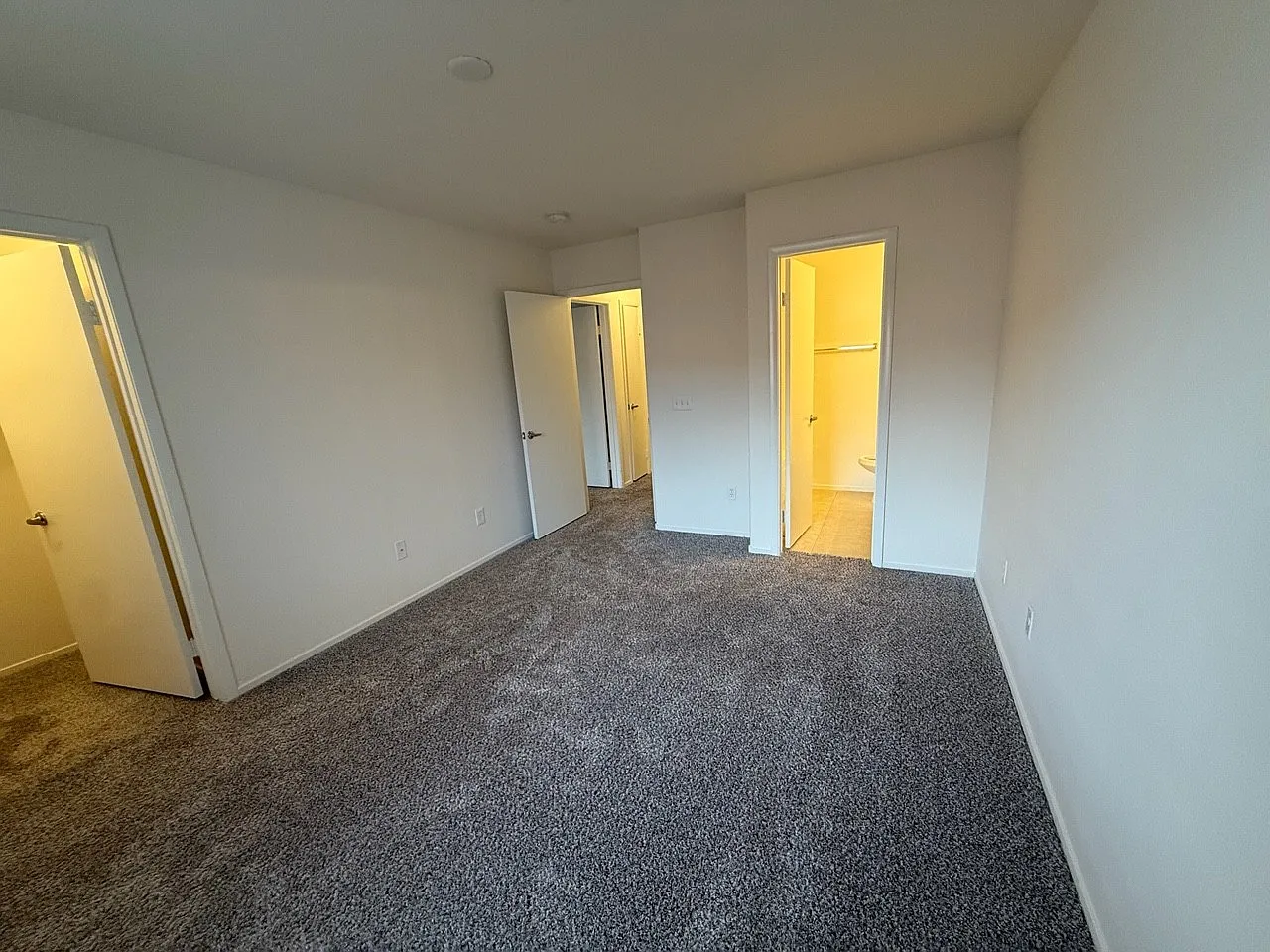 2 bed, 2.5 bath, 1000 sqft, $1,769 — Photo 2