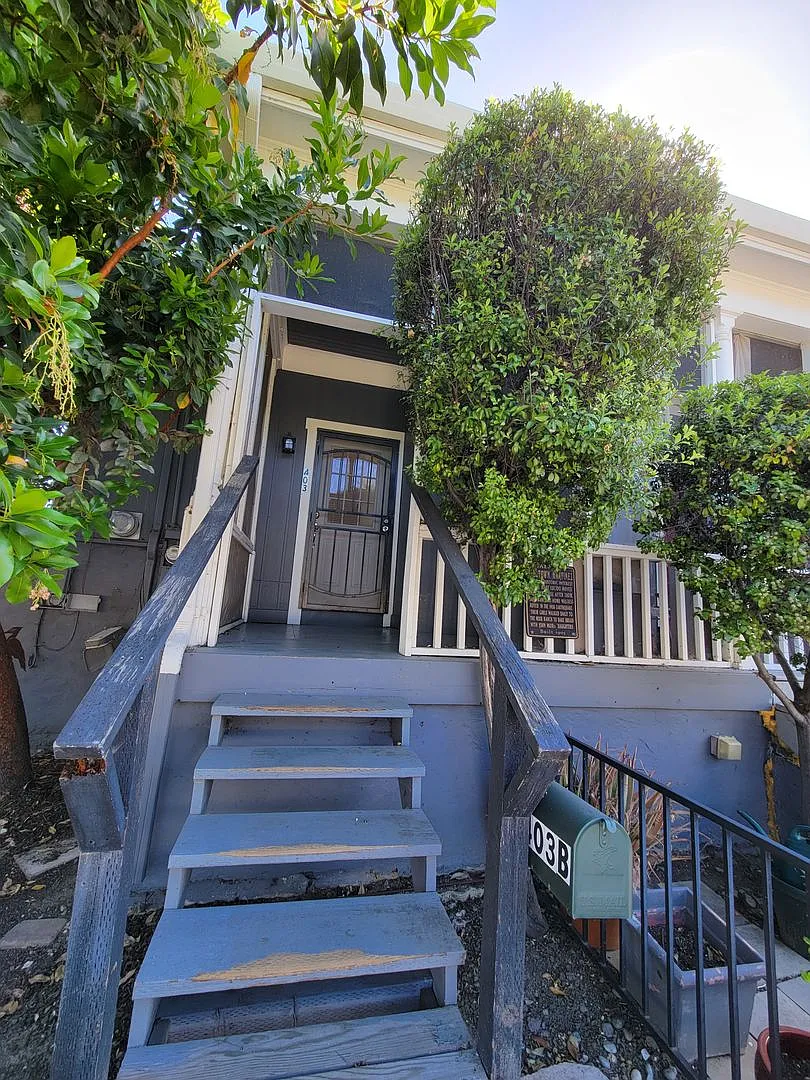 Building Photo - 403 Talbart St #B