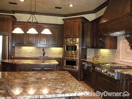 True Gourmet Kitchen~Fun Entertaining
						:
						Convenience of two sinks & a 3rd in the adjoining Butlers Pantry.Large Pantry.