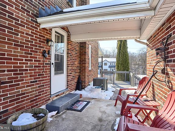 5th image of 1015 Trinity Rd