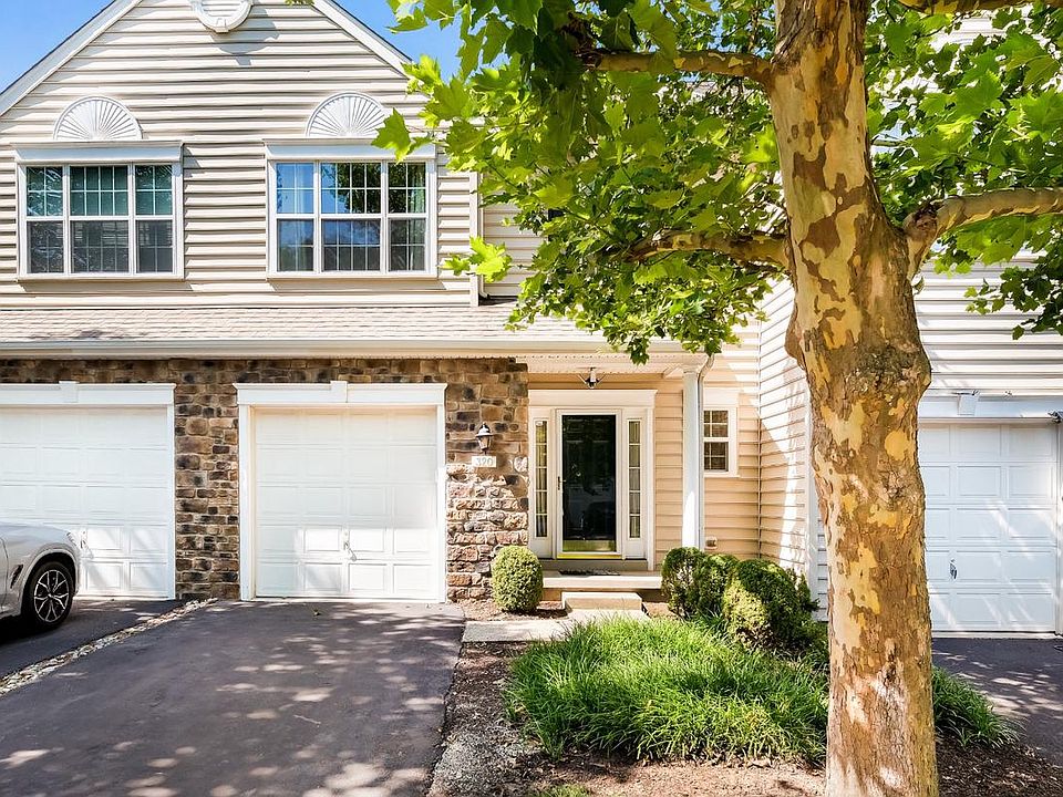 1st image of 320 Oxford Ln