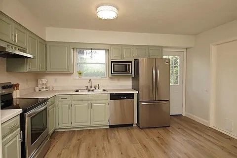 4th image of 821 Meadow Ln