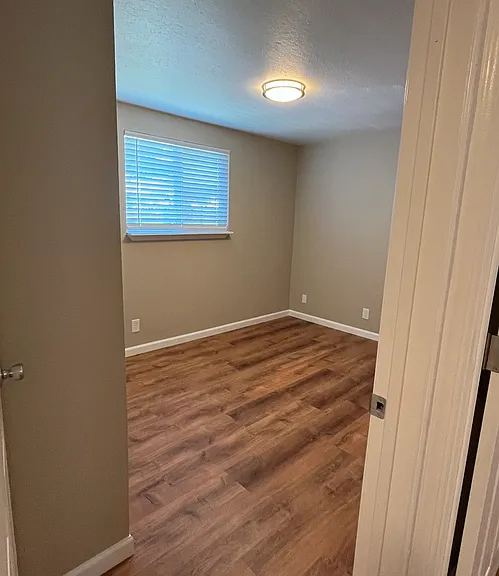 Churchill Village Apartments — Photo 60