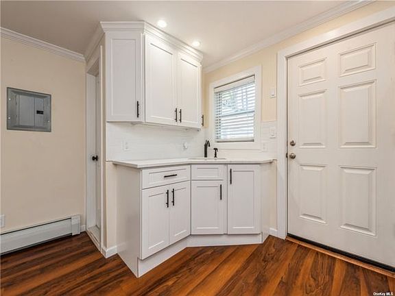 4th image of 5 Carlton Ave APT 1B
