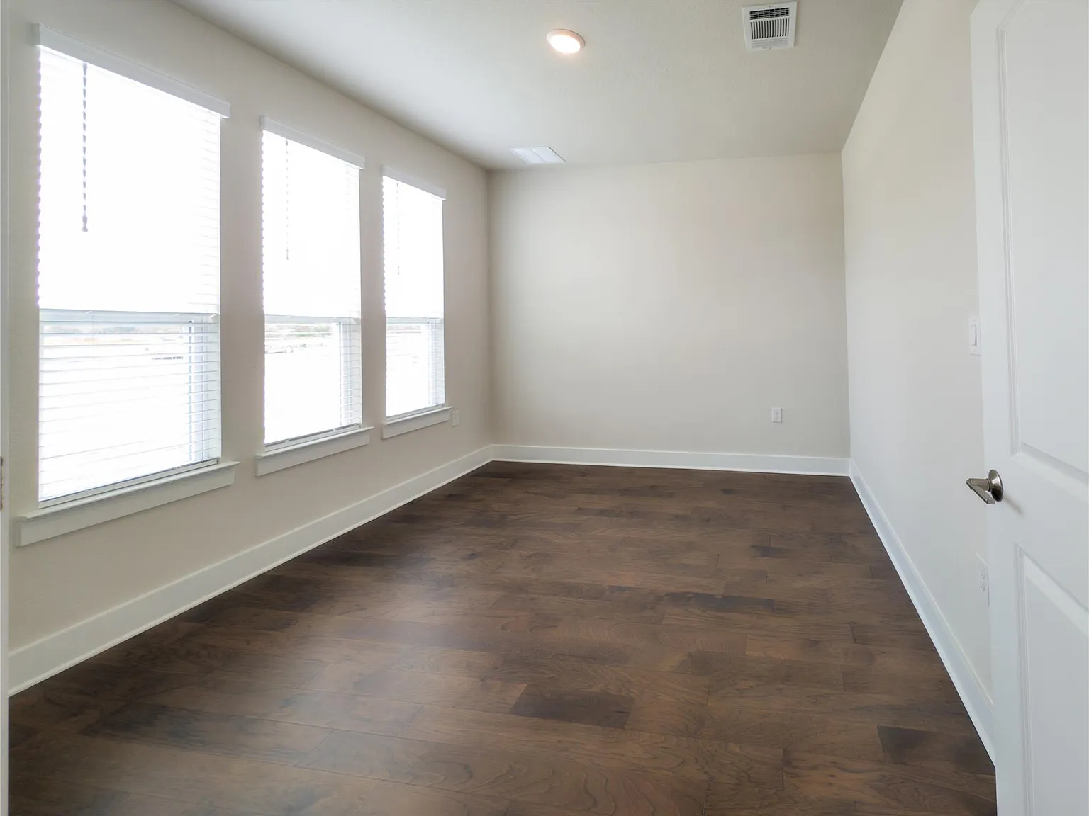 5 bed, 3.0 bath, 2952 sqft, $2,850 — Photo 3