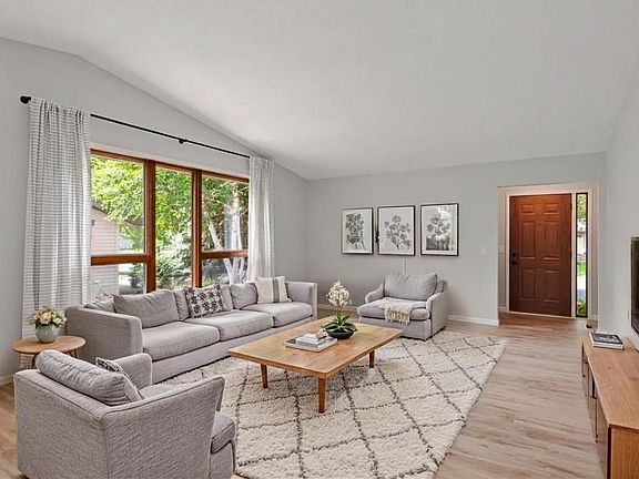 2nd image of 506 1st St E