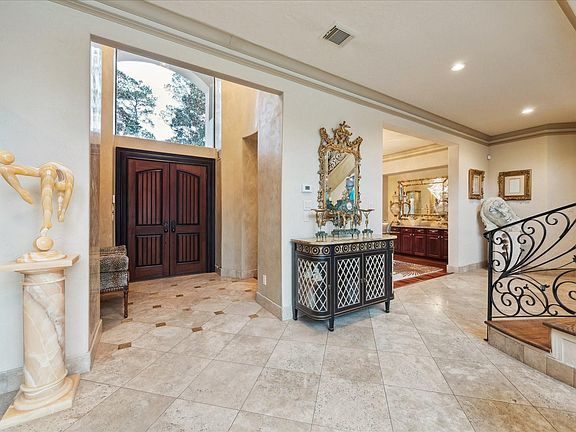 5th image of 24 E Shady Ln