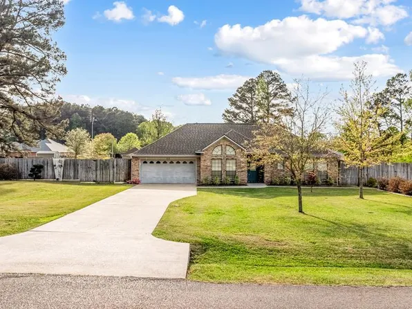 122 Crumpton Dr, Texarkana, TX 75503