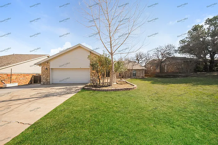 2208 Brookhaven Ct — Photo 1